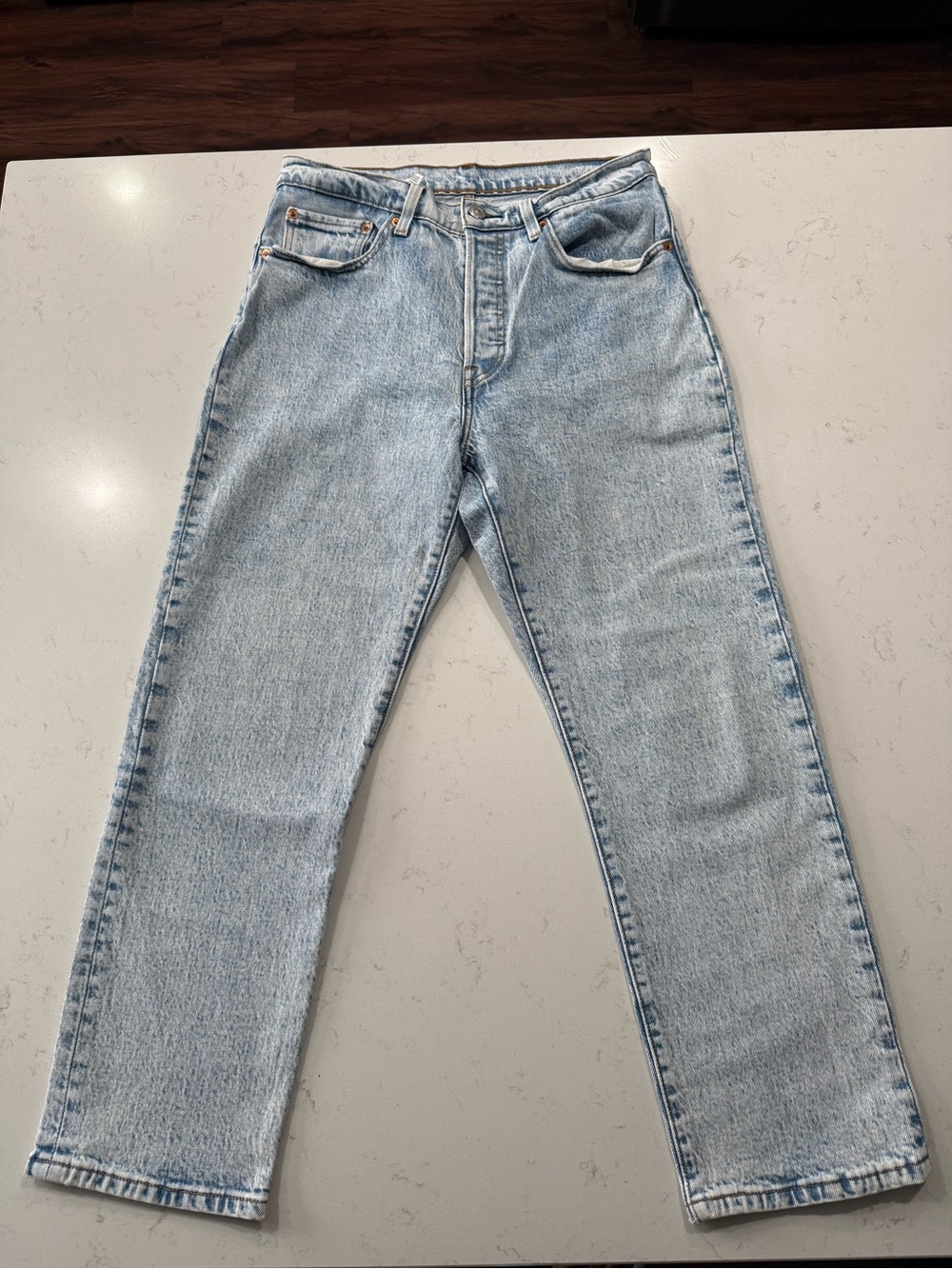 Levi's Premium Jeans; Light Wash High-Rise Straight Jeans - Light Blue. Size 28 - Picture 2 of 11